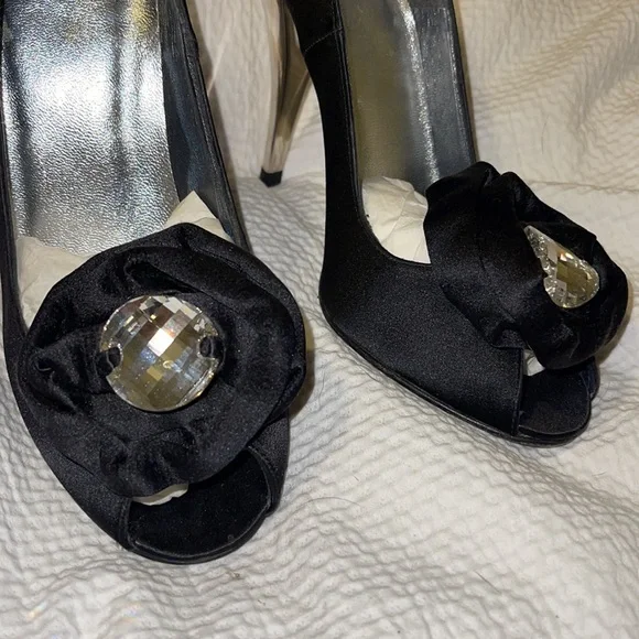 NEW Stuart Weitzman Black Satin & Swarovski Chrome-Heeled Peep-Toe Pumps Sz 6.5 - Picture 11 of 15